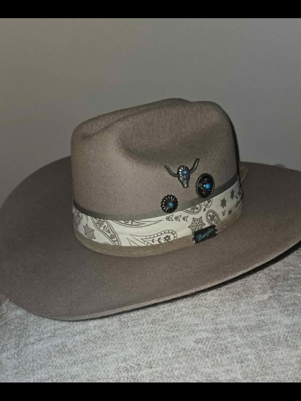 Wrangler Taupe Felt Western Hat with Cream Paisley Band & Turquoise Accents